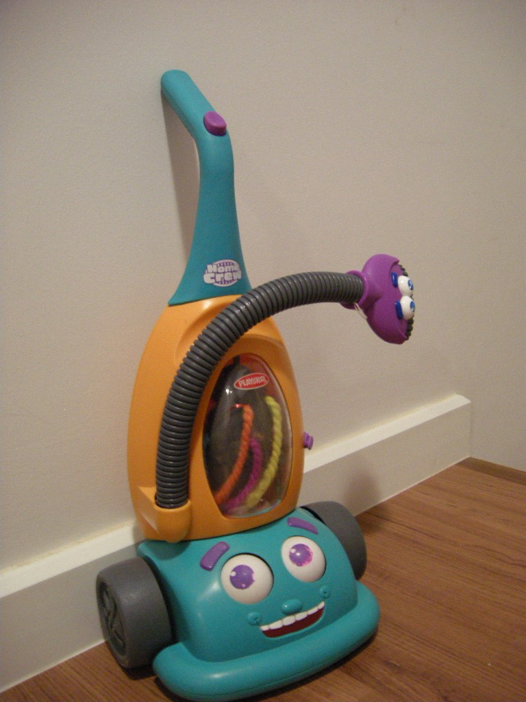 Hasbro Playskool Crew Dusty The Talking Vacuum