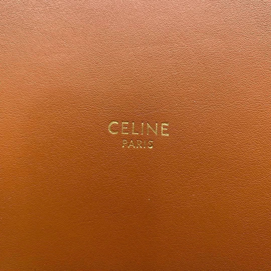 small CELINE TEXTILE BUCKET BAG / CELINE TEEN BUCKET in STRIPED TEXTILE WITH JACQUARD ดีไซน์ทรง Bucket small size เนื้อหนาแข็งแรง ภายในกว้างและจุใส่สัมภาระได้เยอะจุใจ อะไหล่แบรนด์สีทองสุดหรู