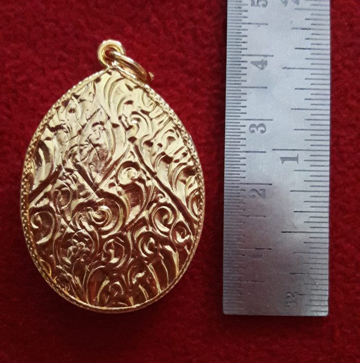 ล็อกเก็ตร.9ทรงกล้อง พิมพ์ใหญ่พื้นสีเขียว เลี่ยมทองไมครอนค่ะ