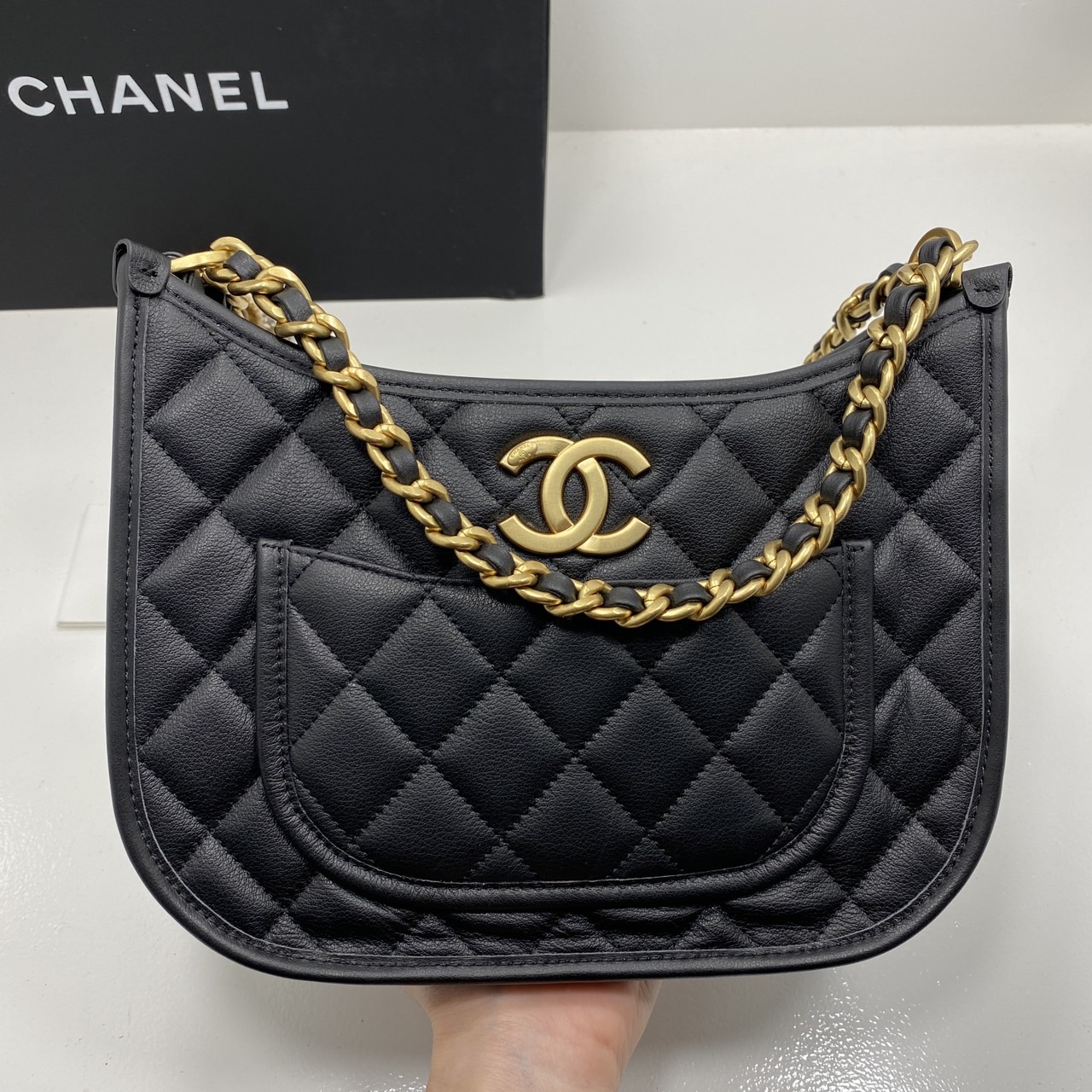 Chanel Hobo Bag / CHANEL Casual Style Leather Party Style กระเป๋าสะพายทรงสวยมากค่ะ รุ่นตามหา เป็น every look ได้หลายโอกาส อะไหล่ทองหรูหรา