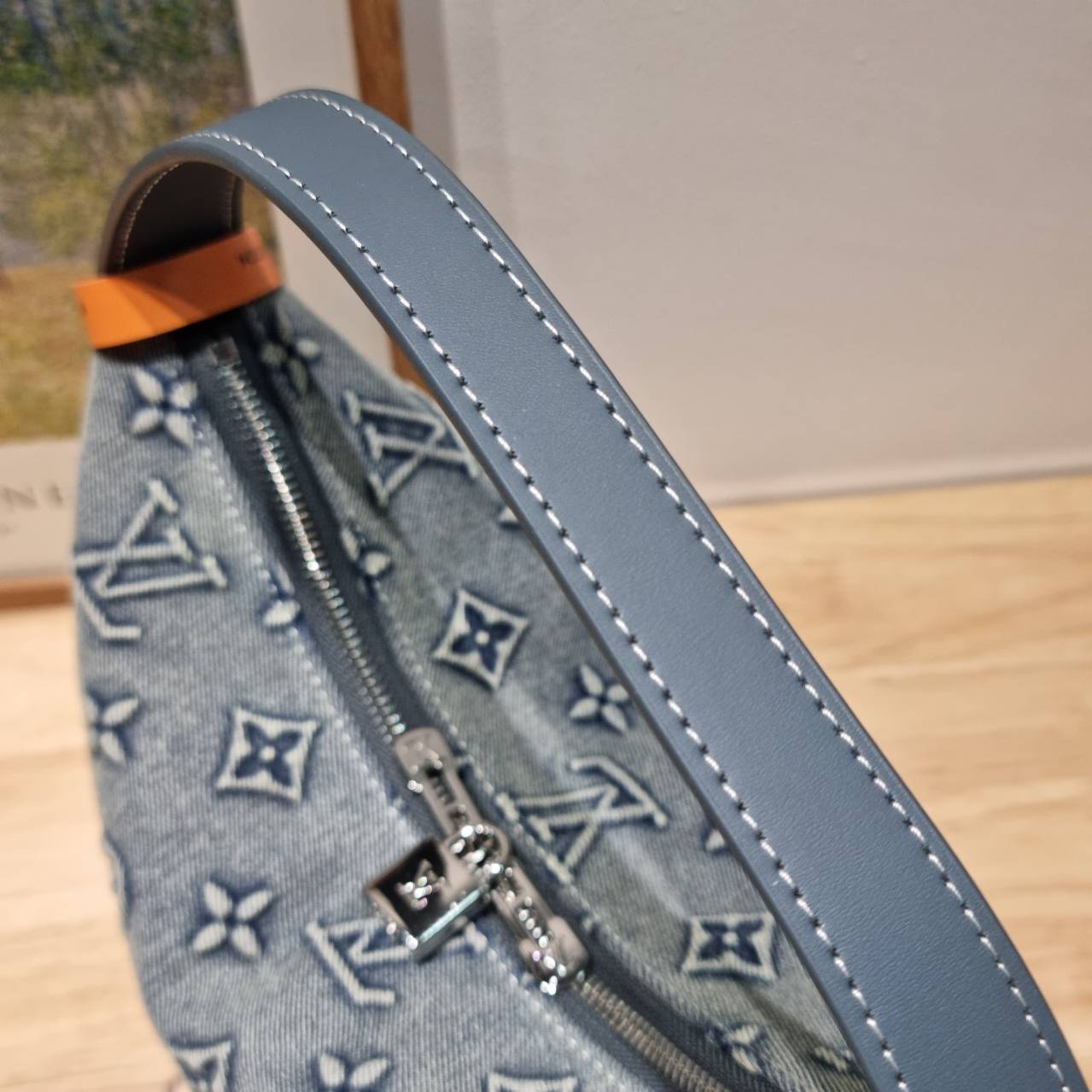 LV washed denim slouchy PM bag ใหม่ล่าสุด กระเป๋าทรงที่ใครๆก็ต้องมี ด้วยรูปทรงคลาสสิคและใช้งานง่าย ในดีไซน์สุดชิคเดนิมคมชัด