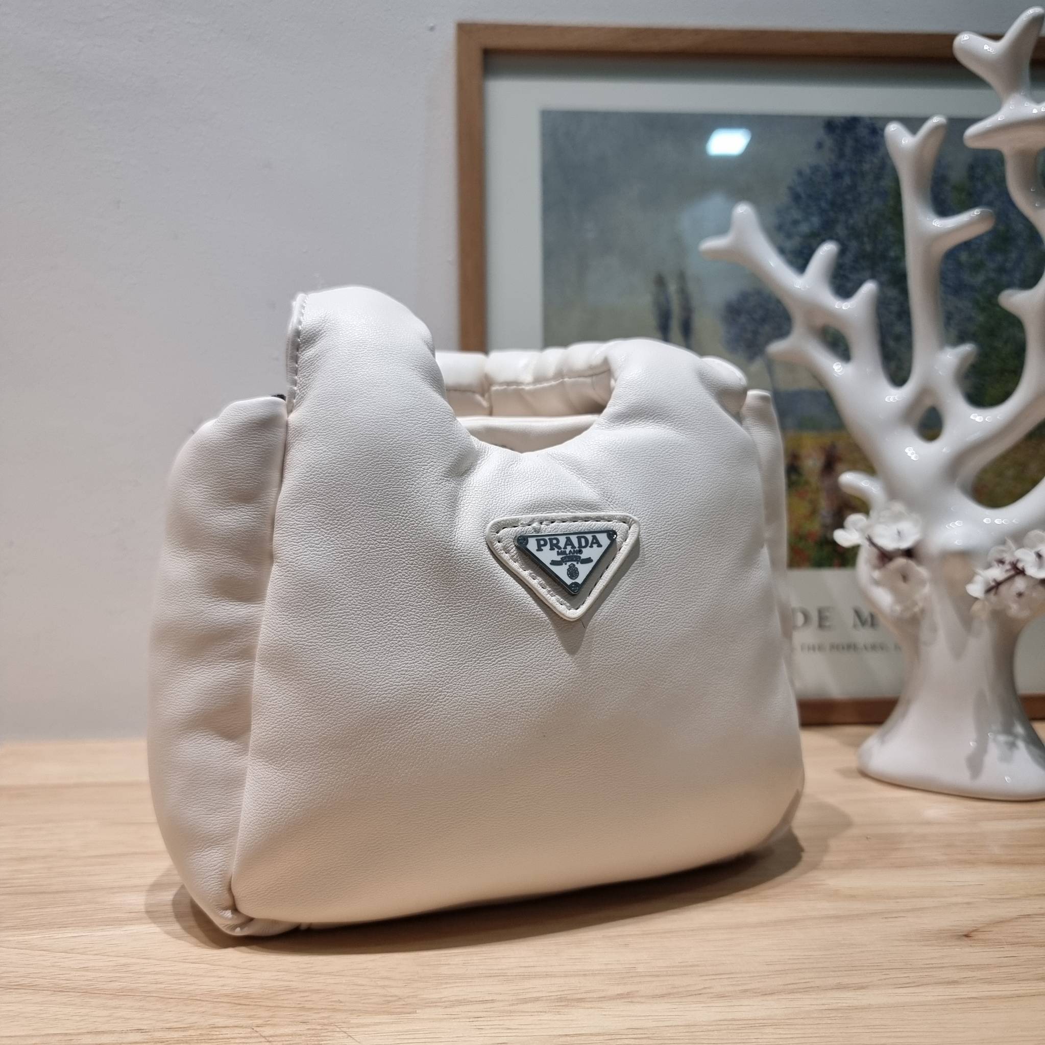 PRADA Small padded Soft nappa-leather bag พร้อมส่ง 4 สี น้องใหม่ล่าสุด กับคอลเลคชั่นที่ทำออกมาตอบโจทย์ได้ทุกไลฟ์สไตล์