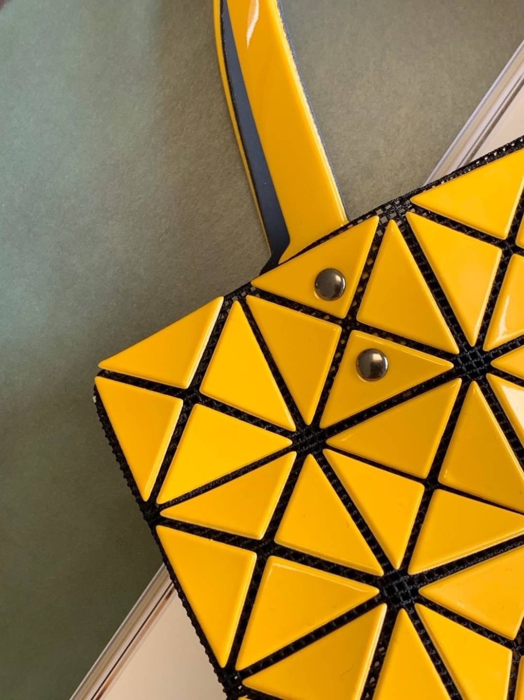 BAOBAO ISSEY MIYAKE 6x6 BLOCK TOTE BAG กระเป๋าถือทรง shopping โท้ท ลายตาราง บล็อคสี่เหลี่ยมสามเหลี่ยม ภาพสินค้าถ่ายจากงานขายจริง ใช้งานต่างประเทศได้ค่ะ