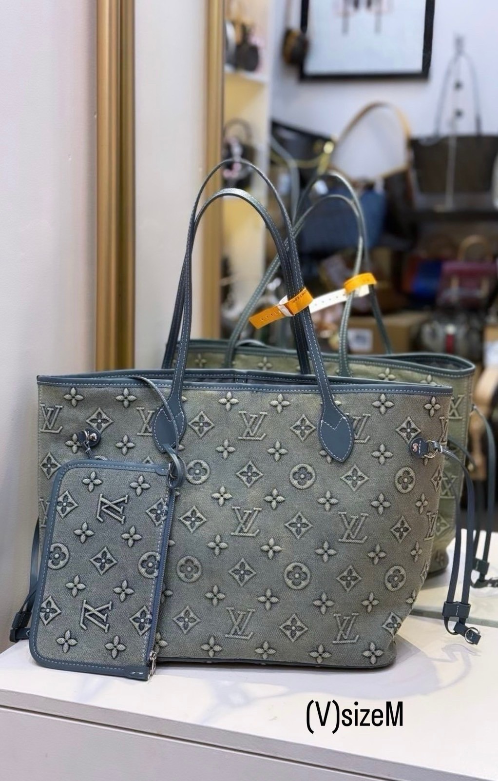 LV Neverfull Denim Tote Bag กระเป๋าสะพายทรงโท้ทเดนิมลายโมโนแกรมปั้มนูนคมชัดสวยหรูลัคชู ลวดลายเอกลักษณ์สวยโดดเด่น พร้อมใบเล็กเข้าชุด