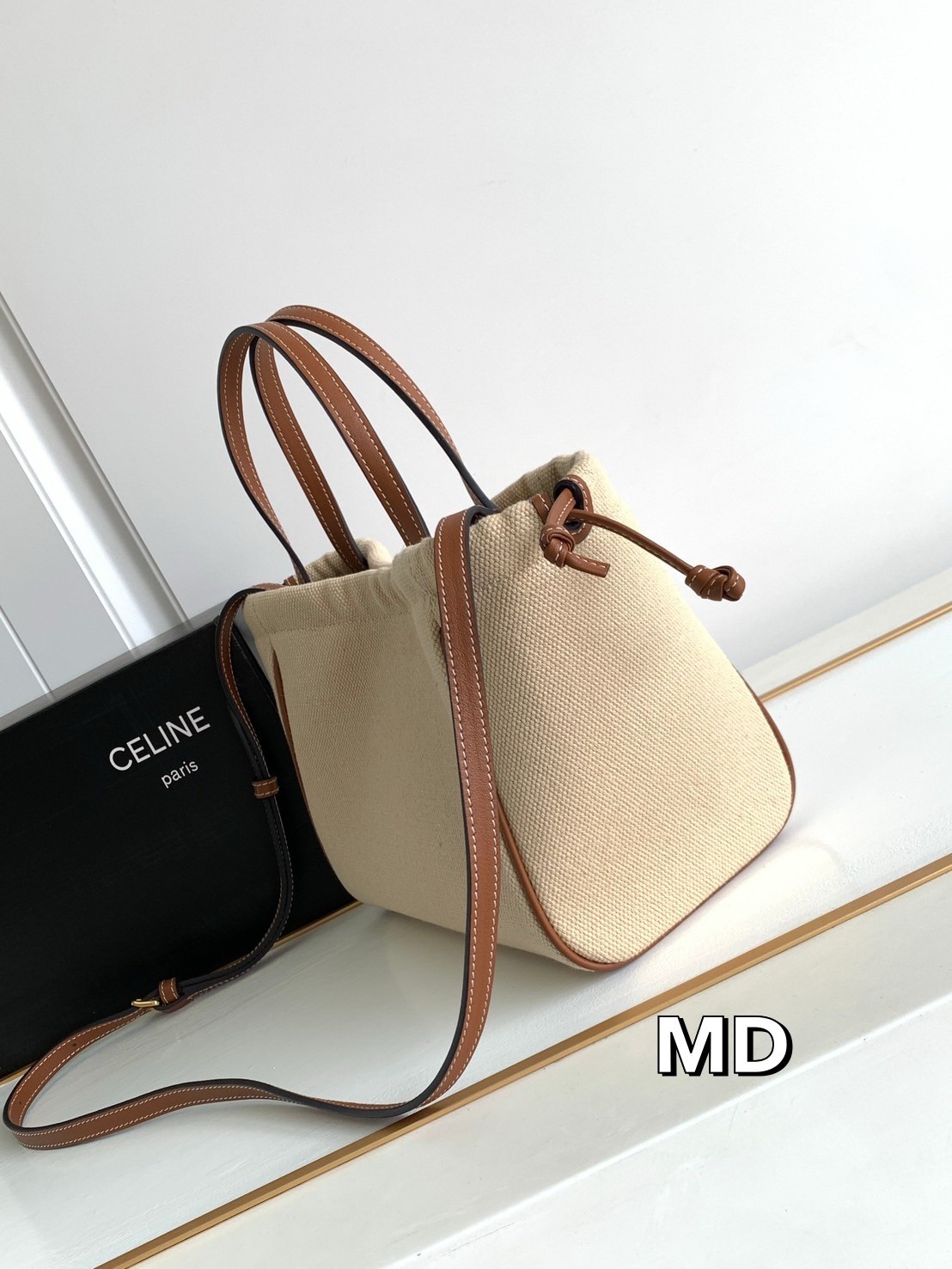 CELINE Small Cabas Drawstring Cuir Triomphe / CELINE TOTE BAG กระเป๋าทรงโท้ทน่ารักน่าใช้ ตัวกระเป๋าหนังนุ่มมาก ปากกระเป๋าเป็นหูรูดดึงปรับทรงได้สองแบบสองสไตล์
