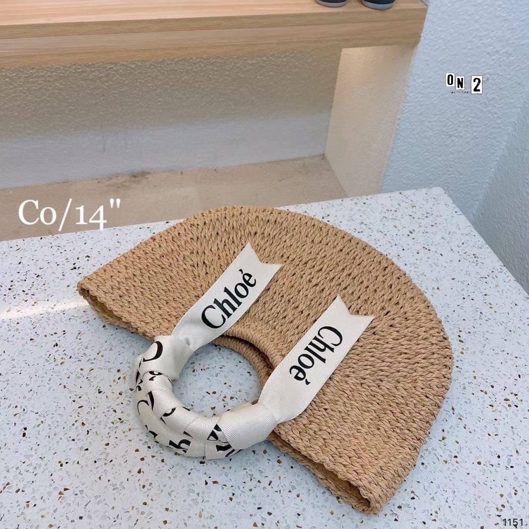 Chloe Straw Handbag Summer Beach Weave / CHLOE woody basket กระเป๋าสานสไตล์มินิมอล ซับในผ้าอย่างดี มาพร้อมผ้าผูกหูกระเป๋า สวยลงตัวรุ่นนี้ไม่ควรพลาดน้า สวยปังไม่ไหว