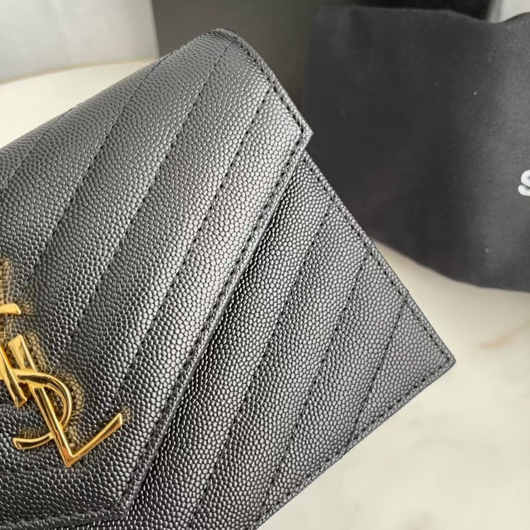 VIP 】หนังแท้ YSL Saint Laurent Envelope WOC 7.5” กระเป๋าเงิน wallet on chain ที่มาพร้อมสายสะพายแบบโซ่ ขนาด 7.5” หนังวัวติดโลโก้ YSL มีทั้งอะไหล่เงิน ทอง และดำ ด้านในมีช่องซิป และช่องใส่การ์ด 6 ช่อง เรียบหรู คลาสสิคมากๆ เลยค่ะ