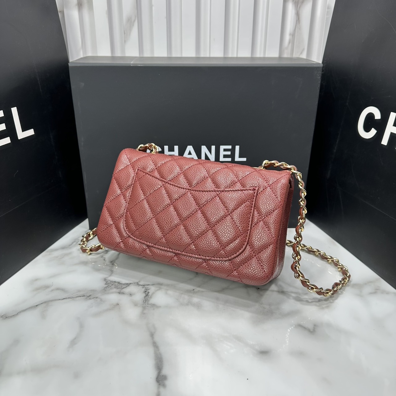 ORI หนังแท้ | CHANEL Classic 20cm shoulder bag กระเป๋าสะพายรุ่นยอดนิยม หรูหราระดับตำนาน สวยงามเหนือกาลเวลา