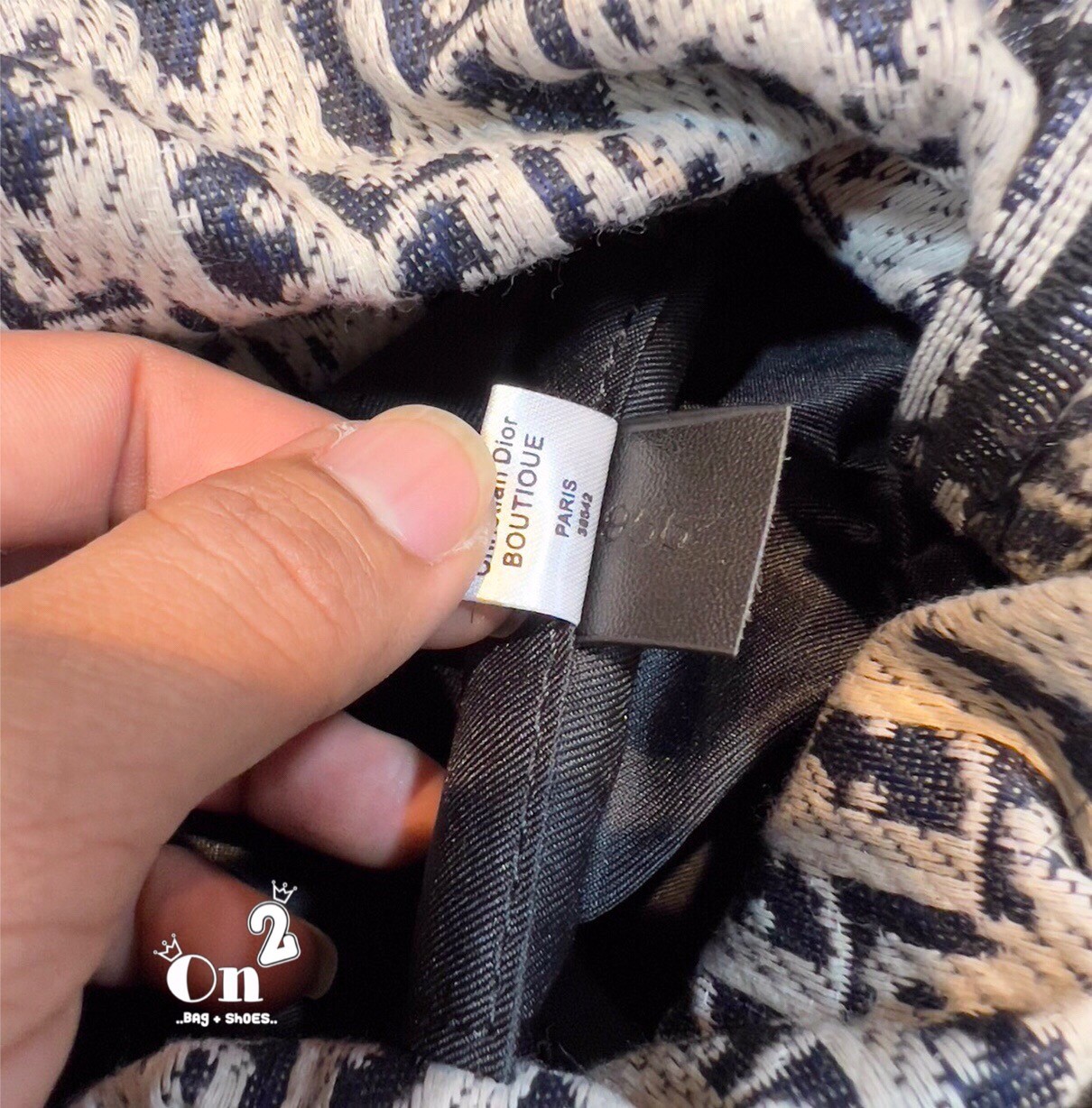 Lady Dior limited edition Bag DIOR WOMEN MEDIUM LADY D-LITE BAG กระเป๋า Lady D-Lite ผสมผสานความสง่างามและคลาสสิก