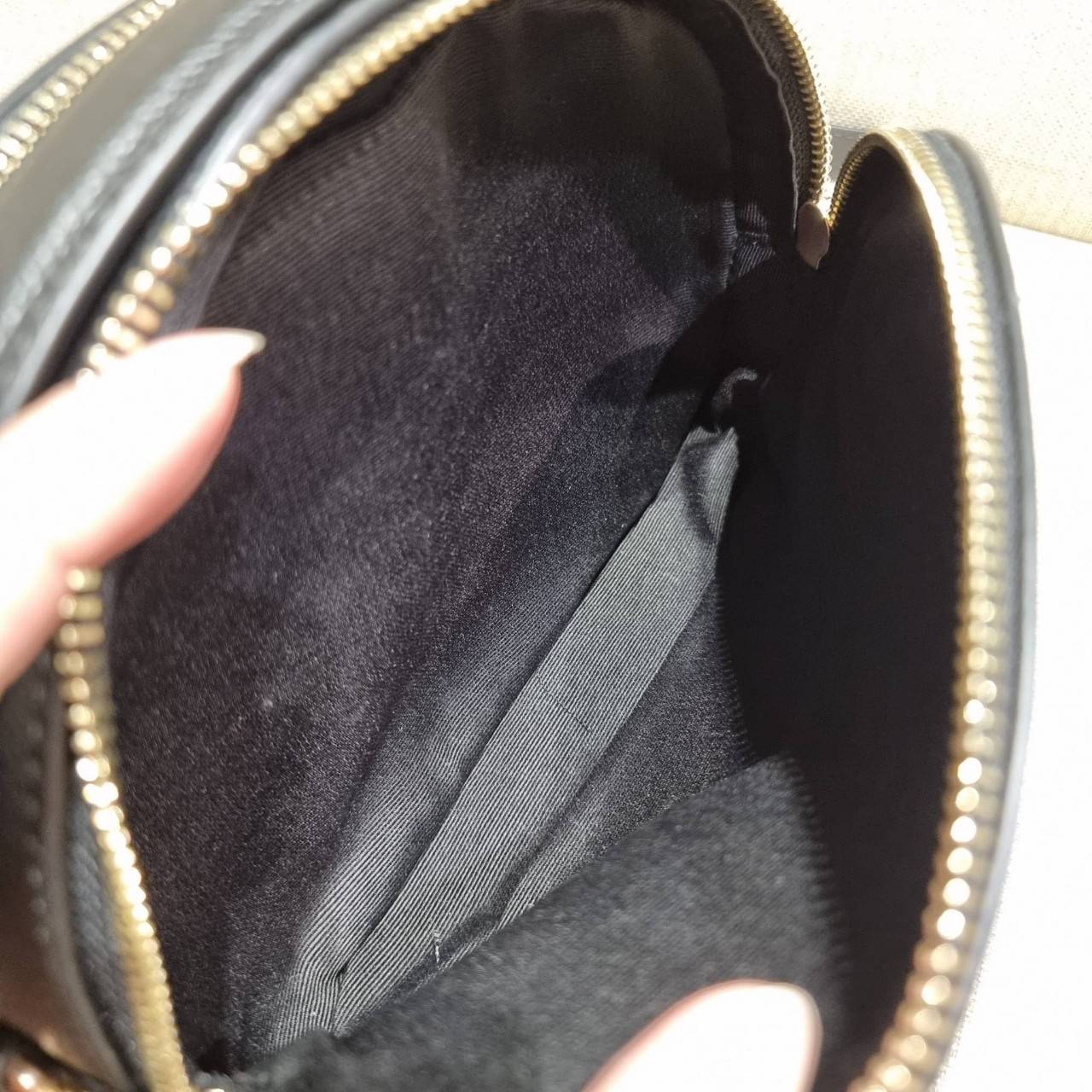 COACH 1589 SERENA SATCHEL กระเป๋าสะพายคอลเลคชั่นยอดฮิต ดีไซน์ลุคผู้ดี ต้องยกให้น้องใบนี้เลย!! จัดสีคุณหนูมาให้ สวยตาแตก!! วัสดุหนัง crossgrain ทนทาน เปิด-ปิดด้วยซิป 2 ช่องหลัก ภายในเป็นช่องโล่ง เก็บของได้แบบสบายๆ ใส่มือถือได้ทุกรุ่น สามารถหยิบไปแมทช์ได้ง่