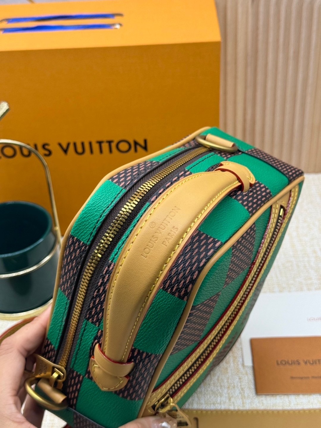 LV Chess Messenger Bag Jaune Mat / Green / Red / Blue กระเป๋าสะพายแมสเซนเจอร์ทรงเหลี่ยมรุ่นใหม่ ลายตารางหมากรุก Damier เอกลักษณ์ของความหรู โทนสีสดใสมีชีวิตชีวา ปรับลุคปัง กับการมาของความไฮคลาสรูปแบบใหม่ สุดไอโคนิค