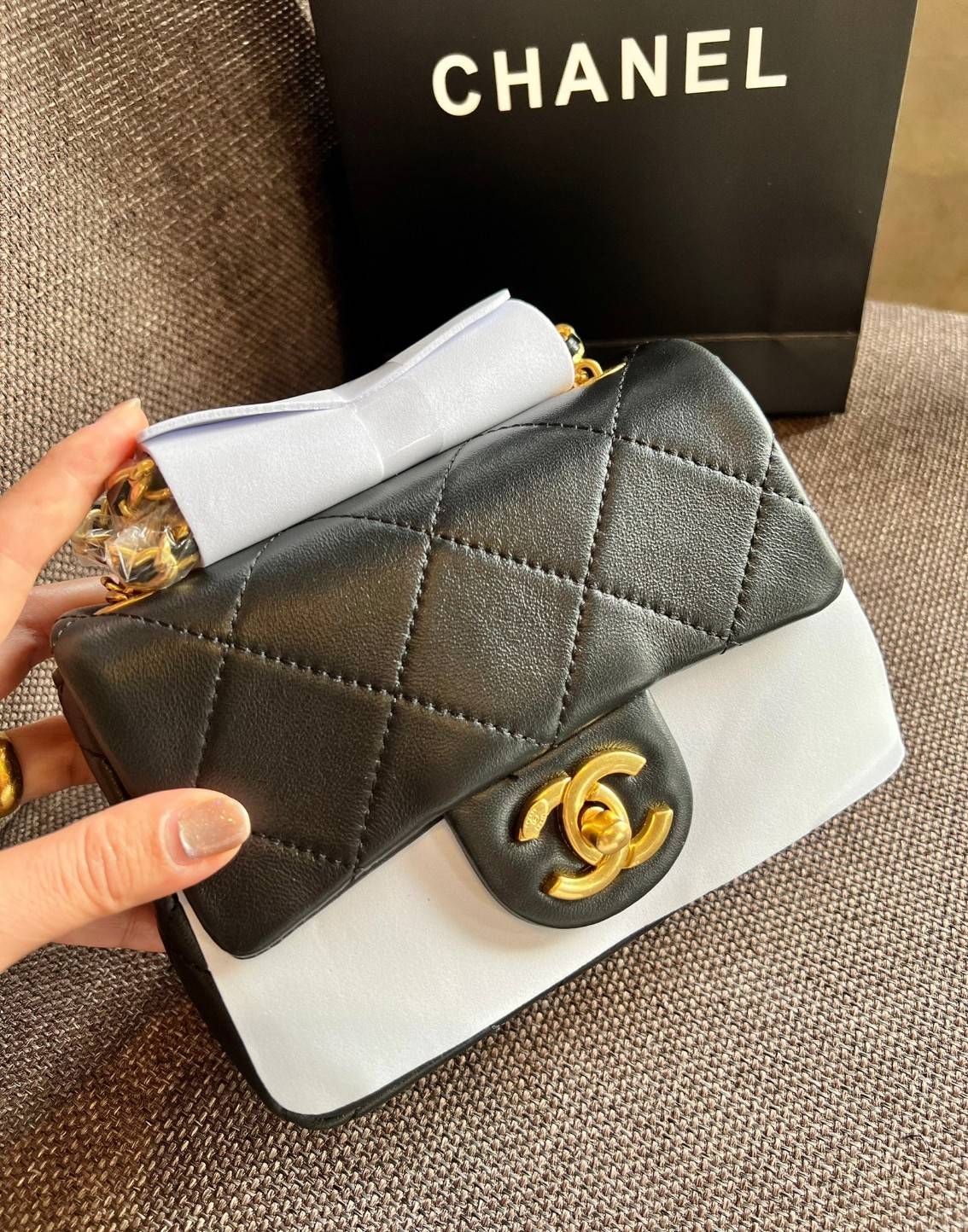 Chanel Mini Flap Bag with Top Handle 6.5" /CHANEL CHAIN SHOULDER BAG จัดไซด์เล็กมาให้ด้วย เพราะแต่ละคนชอบไม่เหมือนกัน😘 หนังสวย เรียบ สัมผัสนุ่มมือ น่าใช้มากๆ