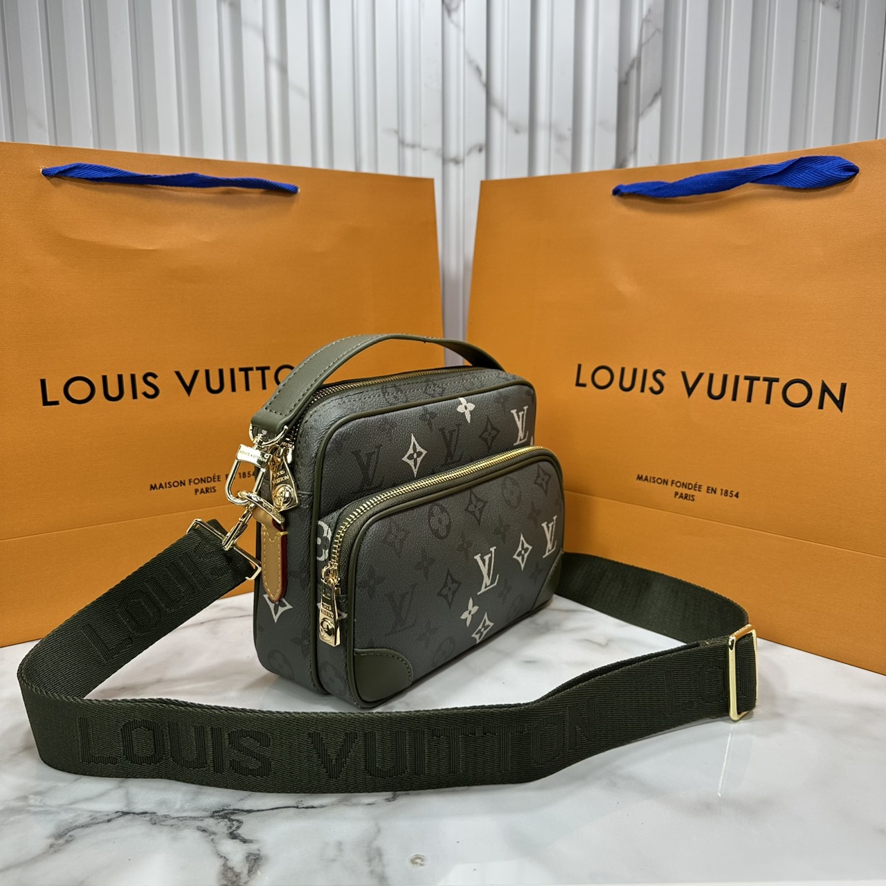 ORI หนังแท้ | LV Nil Messenger PM Navy Green กระเป๋าสะพายทรงแมสเซ็นเจอร์ สีใหม่ดีไซน์ใหม่