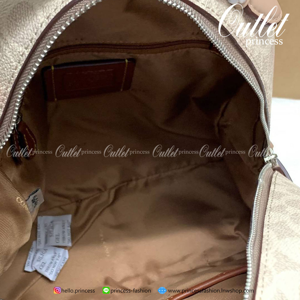 COACH LARGE SIGNATURE CAMPUS BACKPACK (32754) กระเป๋าสะพายหลังแบบมีหูหิ้ว หนังแท้อย่างดี หนังสมูทมากๆค่ะ พร้อมสีสุดคลาสสิค! ด้านหน้ามีช่องซิปขนาดกลางให้หนึ่งช่อง เปิดปิดช่องหลักแบบซิปคู่ ภายในกว้างมากๆค่ะ ใส่ได้เยอะทีเดียว มีช่องซิปและช่องเล็กใส่ของจุกจิก