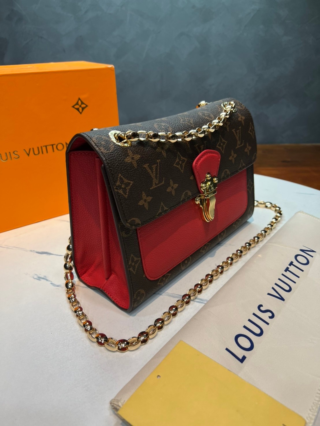 หนังแท้ LOUIS VUITTON VICTOIRE BAG พร้อมส่งที่ไทย