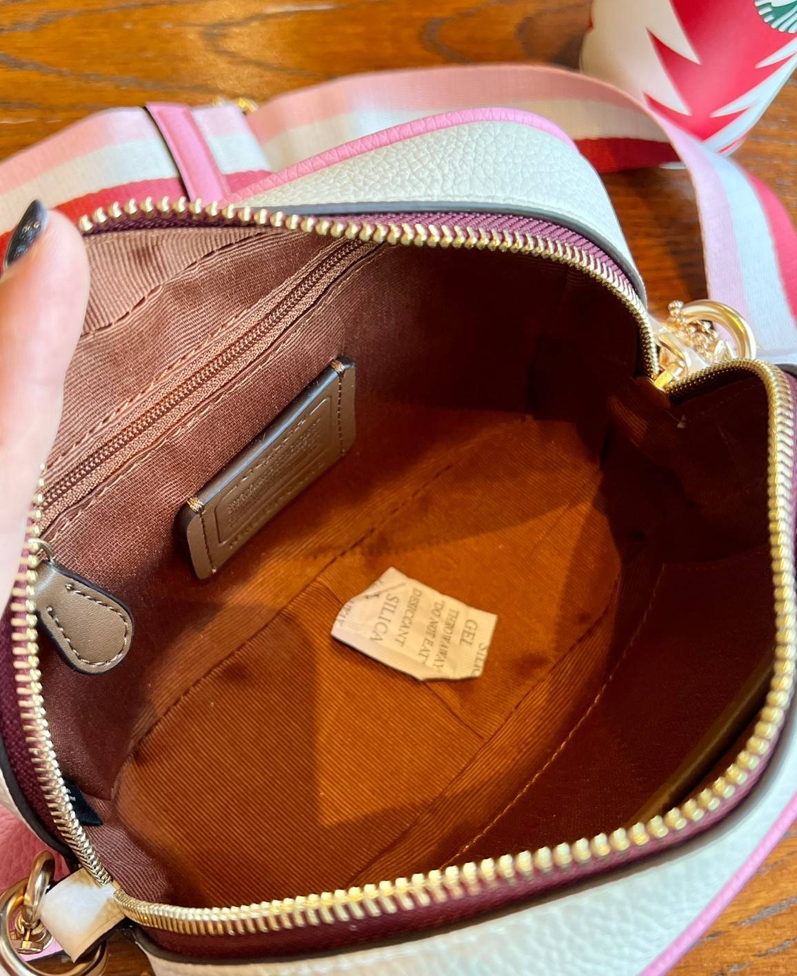 ใจละลายหมดแล้วค่า 😍 Coach Mini Jamie Camera Bag With Stripe Heart Motif ((CA072)) พร้อมส่งล่าสุด! กับกระเป๋าสะพายแบบครอสบอดี้ร์ บอกเลยน้องน่ารักสีสวยมากๆค่ะ