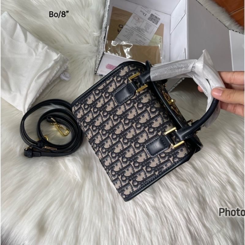 DIOR SMALL BOSTON BAG Blue Oblique Embroidery กระเป๋าสะพายทรงกล่องบอสตัน New for Winter 2023 คอลผู้ดี สวยหรู ตอบโจทย์และแมทช์ได้กับทุกลุคทุกสไตล์