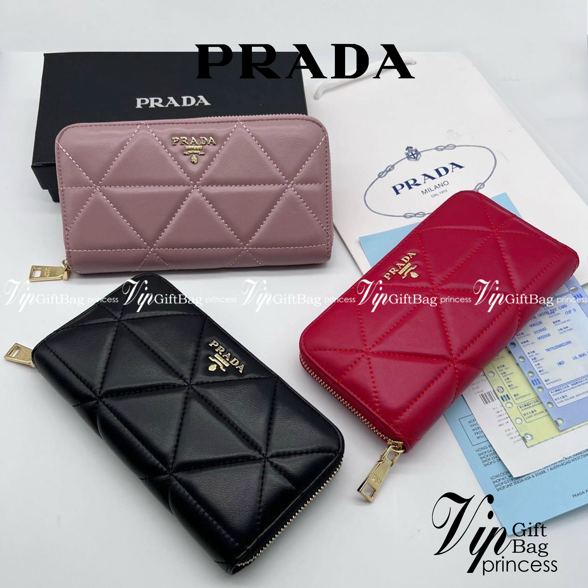 Prada Long Zip Around Wallet กระเป๋าสตางค์ใบยาวซิปรอบ ใช้งานง่าย สวยหรู งานหนังนิ่มฟู ไหล่ทองหรูหรา ด้านในมี 3 ช่องใช้งาน งานจริงคือสวยมาก มาให้สาวๆเลือกใช้กัน 3 โทนสี ราคาดีย์มากกน้าาา สำหรับสาวๆ ที่ต้องการกระเป๋าสวยในราคาสุดคุ้ม!!
