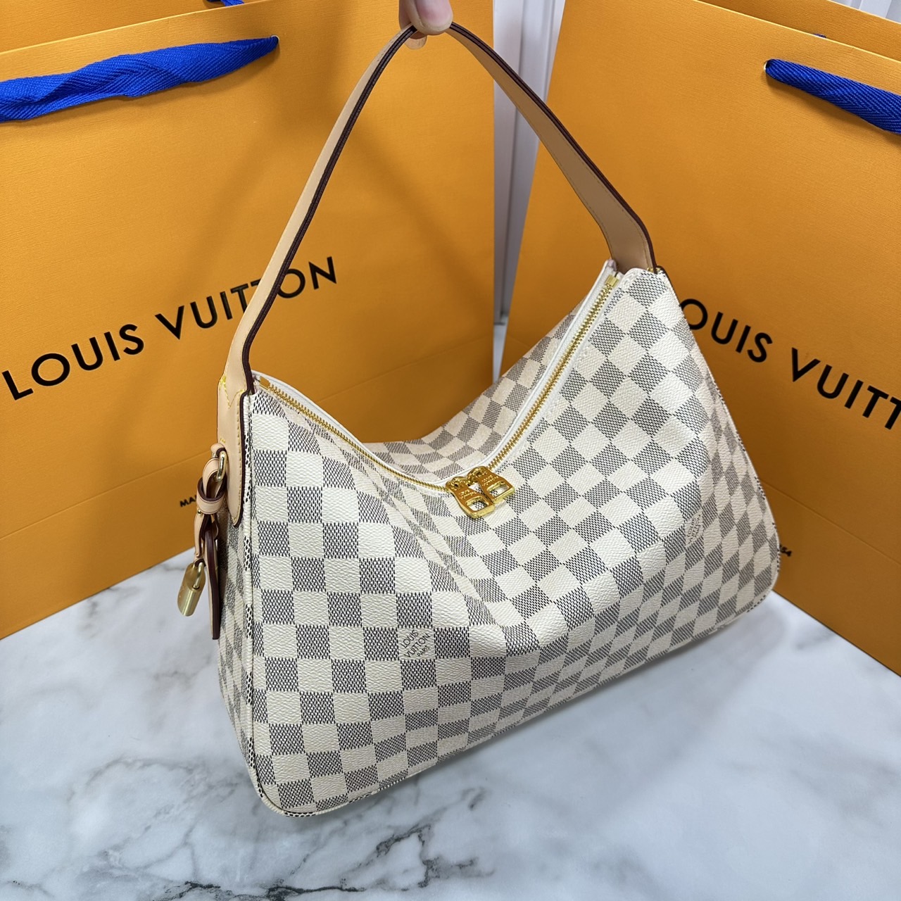ORI หนังแท้ | LV Slouchy MM Damier Azur PM ใหม่ล่าสุด กระเป๋าโฮโบทรงสวยที่ใครๆก็ต้องมี ด้วยรูปทรงคลาสสิคและใช้งานง่าย สะพายสะดวกด้วยหูสะพายในตัว สวยดูลัคชู