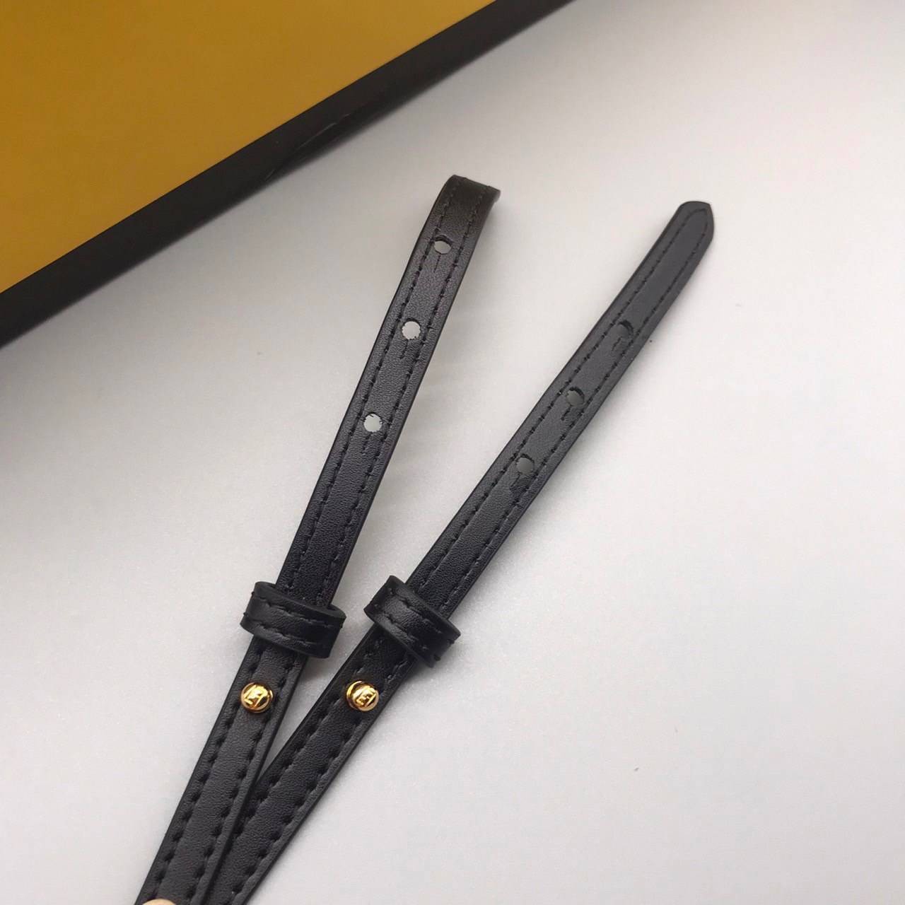 หนังแท้ 】Ori Fendi MonTresor mini Bucket Bag กระเป๋าถือหรือสะพายข้าง วัสดุหนังแท้ทรงขนมจีบ ลายแบรนด์ อะไหล่ทองหรูหรา จุของได้เยอะ น้ำหนักเบา ตั้งอยู่ทรง ด้านในโล่ง มี2สาย สายสั้น+ยาว ถอดสายได้ Crossbody ได้ สายยาวปรับระดับได้ คุ้มสุดๆ ใบนี้ไม่ควรพลาดค่ะ ด