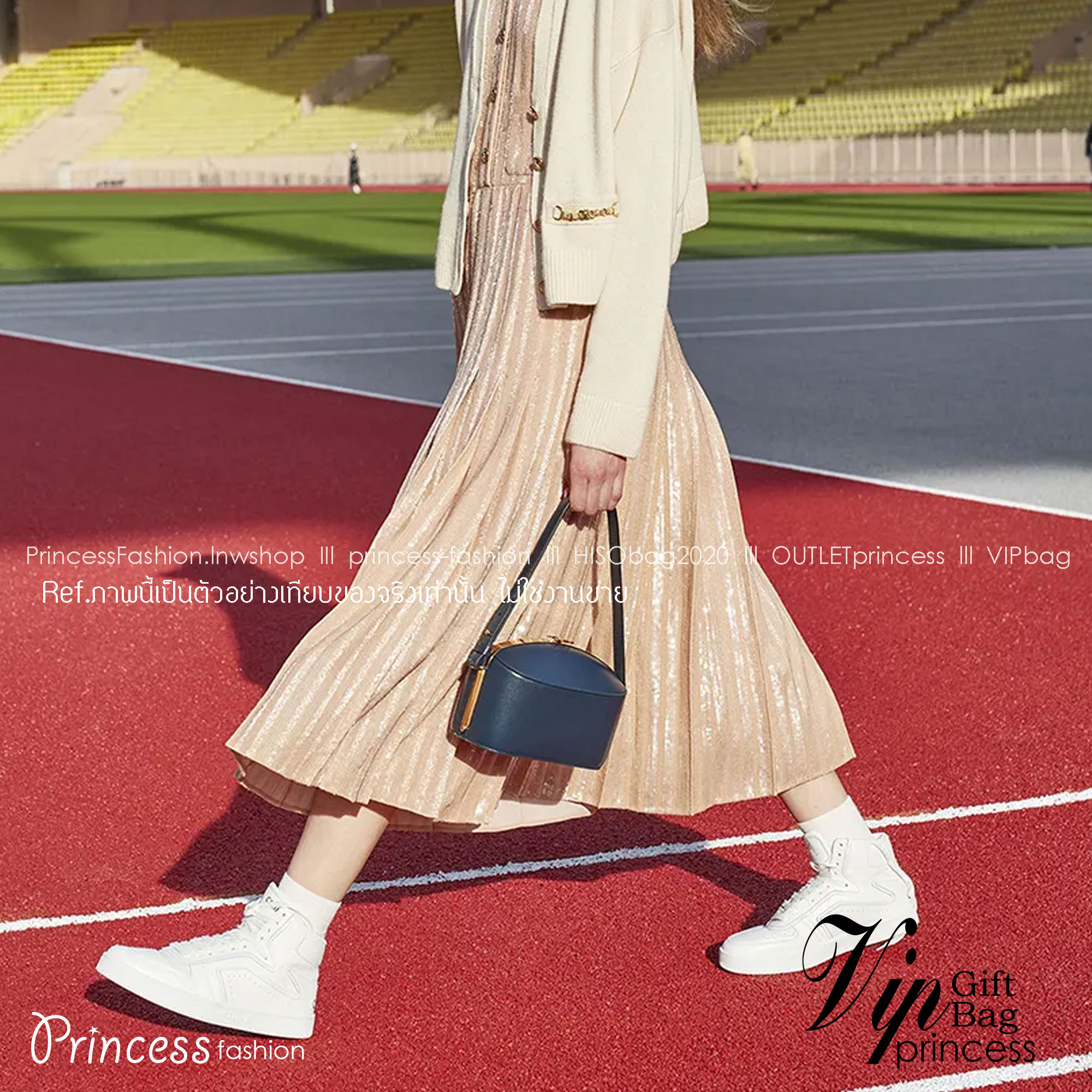 Celine Lunch Box Bag / CELINE BOX BAG IN TRIOMPHE CANVAS สุดปัง กับกระเป๋าทรงกล่อง ดีไซน์ยูนีค ไม่ซ้ำ วัสดุหนังแคนวาส เปิด-ปิดด้วยอะไหล่ขัดแน่นหนา