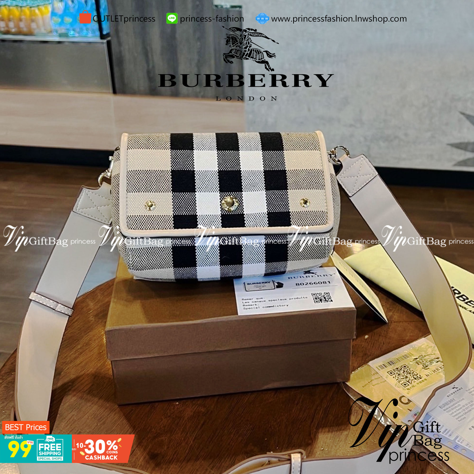 VIP 】BURBERRY FRAGRANCES VINTAGE CROSSBODY BAG กระเป๋าสะพายลายออริจินอลเรียบหรูสุดคลาสสิค เปิดหน้าสะดวกใช้ ภายในปั้มโลโก้ พร้อมสายสะพายหนังยาวปรับระดับได้จะสะพายไหล่หรือ Crossbody ก็ดูดีสวยน่าใช้มากค่ะเป็นอีกหนึ่งไอเท็มแนะนำ สินค้ามาพร้อมถุงผ้ากันฝุ่นแบรน