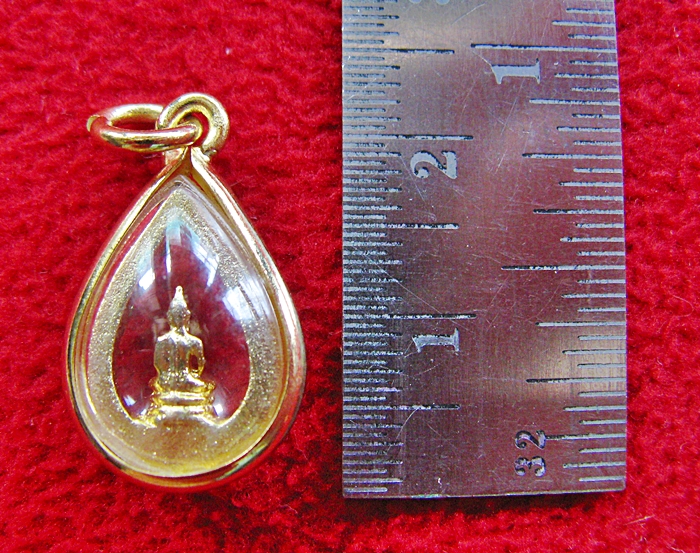 จี้พระประจำวันเกิดวันพฤหัส ปางสมาธิ องค์เล็กทรงหยดน้ำ ล้อมเพชรเลี่ยมทองไมครอนค่ะ