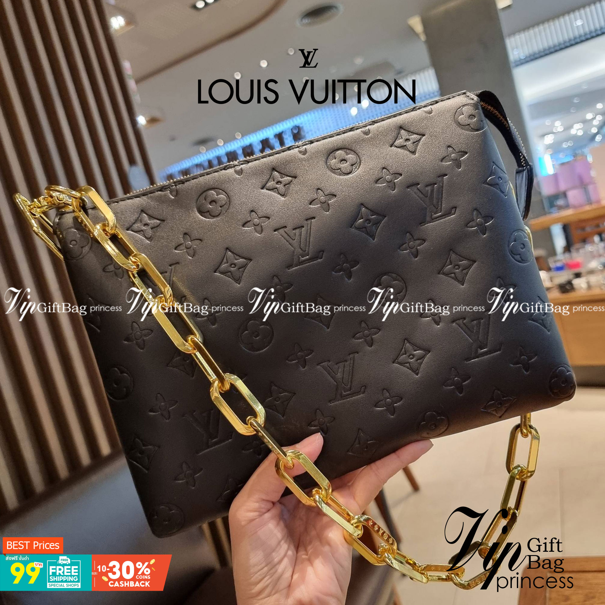 LV HANDLE POUCH MONOGRAM กระเป๋าสะพายกึ่งคลัชท์ สุดล้ำ ใหม่ล่าสุดมาแรงมาก ด้วยความสวยปังตั้งแต่แรกเห็น วัสดุหนังแกะปั๊มลายสวยคม มาพร้อมสาย 2 เส้น เลิศๆ มีสายโซ่ที่มีดีเทลละเอียดไม่ซ้ำ และสายสปอร์ตครอสบอดี้ ที่จะคล้องไว้ทั้งสองเส้นก็ดีงาม หรือสลับใช้ตามลุค
