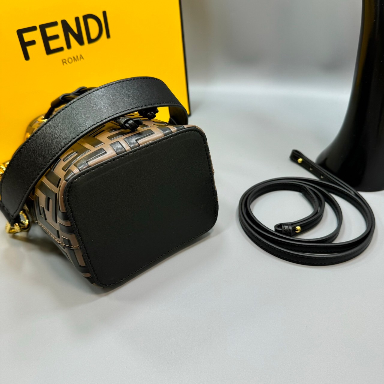 FENDI Mon Tresor Brown leather mini bag / FENDI Bucket Bag กระเป๋าสะพายทรงบัคเก็ต ไซส์มินิ เกรดออริ สลับแท้ 1:1 ใช้ต่างประเทศได้