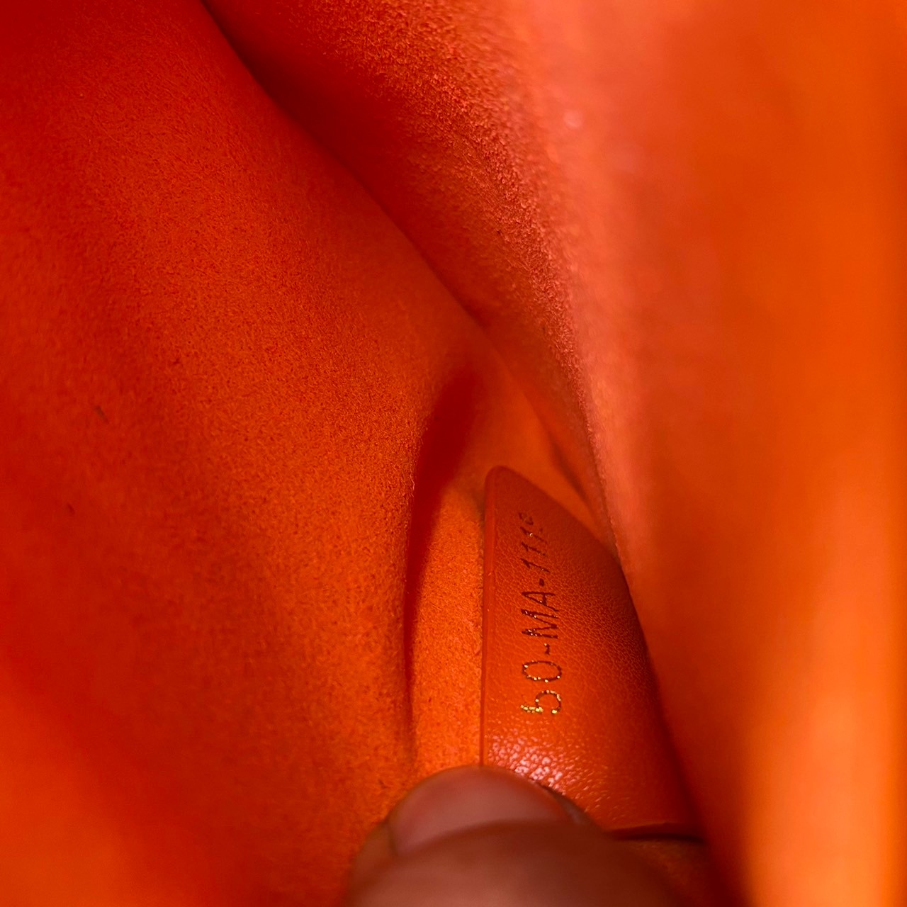 หนังแท้ DIOR MEDIUM DIOR VIBE HOBO BAG รุ่นใหม่ล่าสุด พร้อมส่งที่ไทย เกรดออริจินอลหนังแท้ สวยมากค่ะ ภาพสินค้าถ่ายจากงานขายจริง ใช้งานต่างประเทศได้