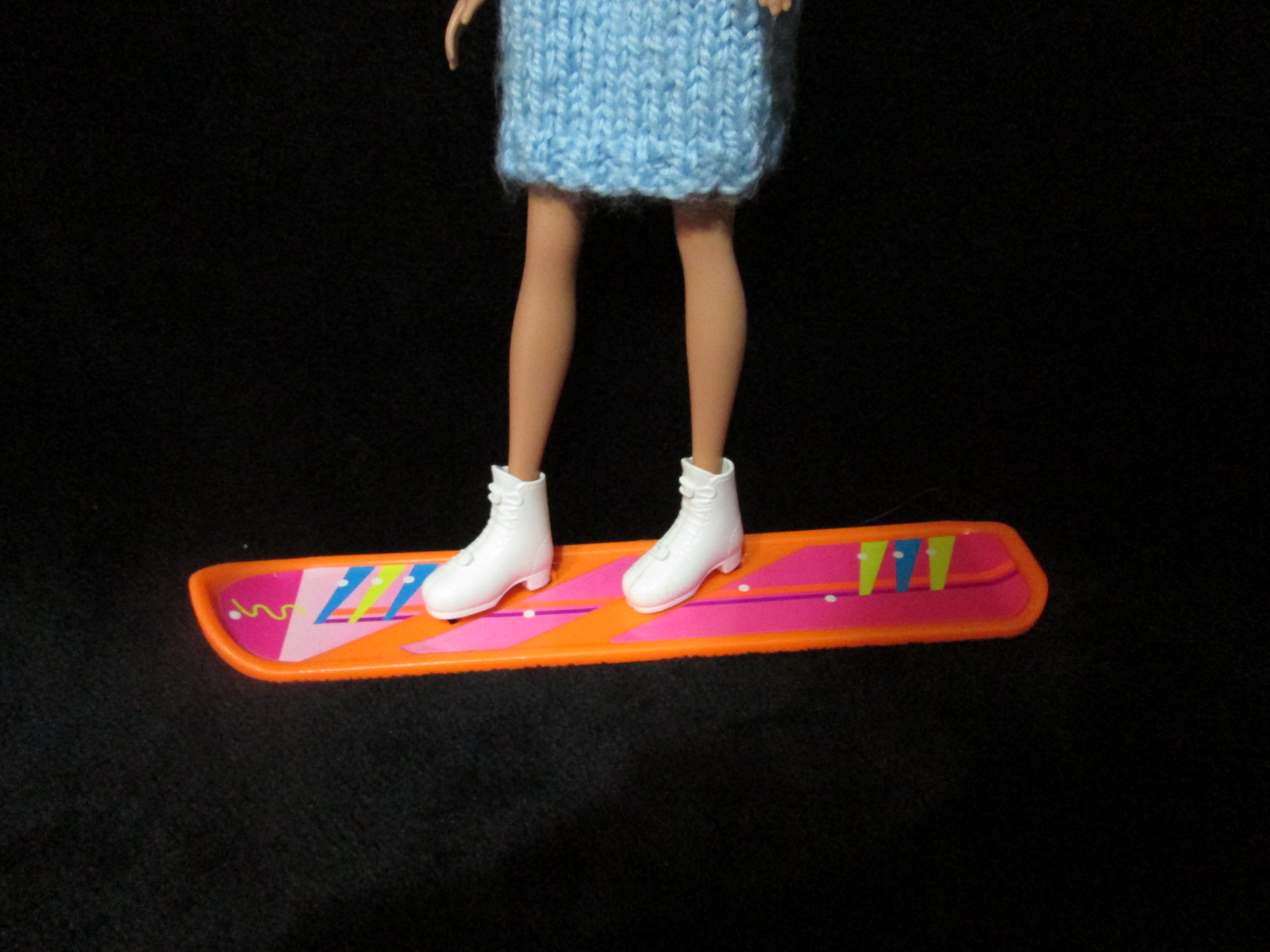 Barbie in Winter with Snowboard ตุ๊กตาบาร์บี้แท้มือสองสภาพดี