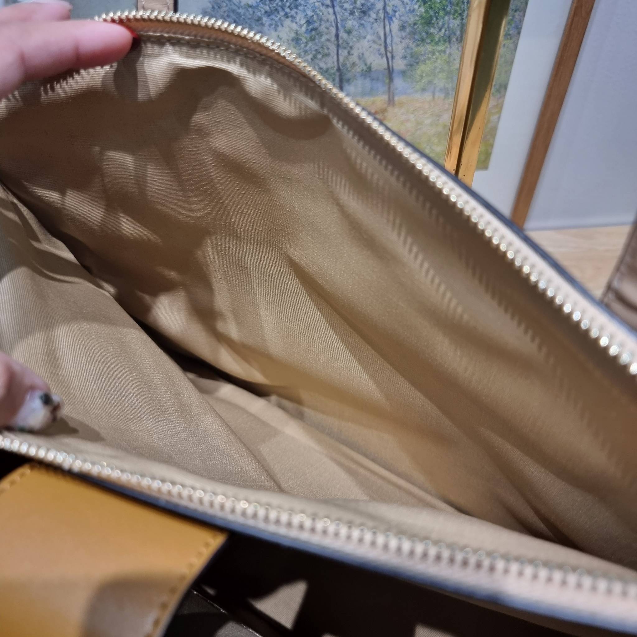 COACH NINA CARRYALL CL654 / COACH Nina Tote Bag พร้อมส่ง 2 สี กระเป๋าโท้ทสะพายไหล่ ใบใหญ่ คอลเลคชั่นใหม่ ตอบโจทย์คนที่ชอบใส่ของเยอะๆได้อย่างดี ดีไซน์รูปทรงคลาสสิค เรียบหรู