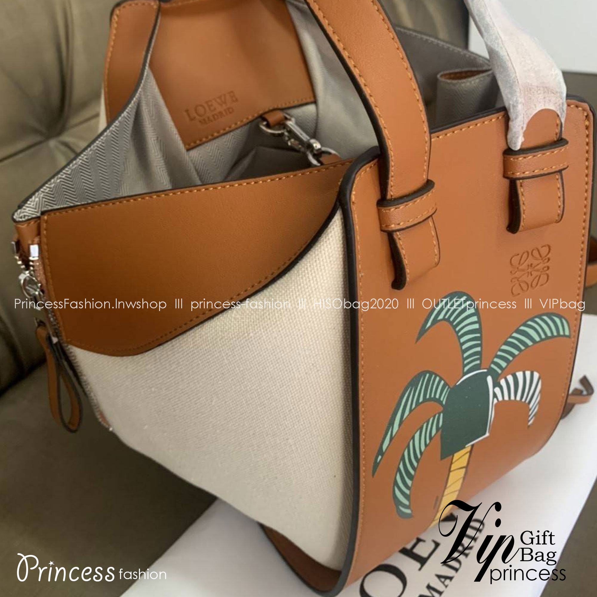 Loewe Hammock Bag / Loewe Small Hammock Tan Ken Price La Palme Edition / กระเป๋าสไตล์แคชชวล พิมพ์ลายต้นปาล์ม