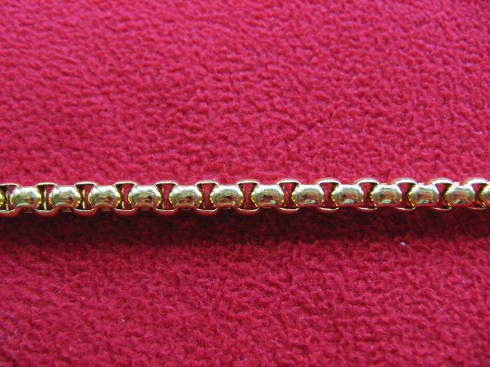 สร้อยคอสแตนเลสสีทองลายผ่าหวาย กว้าง 0.5 มม.(ใส่พระได้1องค์)ค่ะ