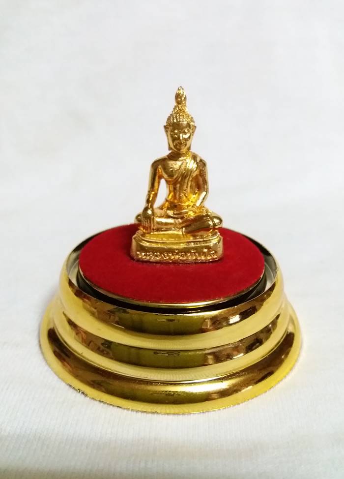 สินค้าหมดค่ะ องค์หลวงพ่อทันใจเนื้อทองครอบแก้วใบคาถาค่ะ