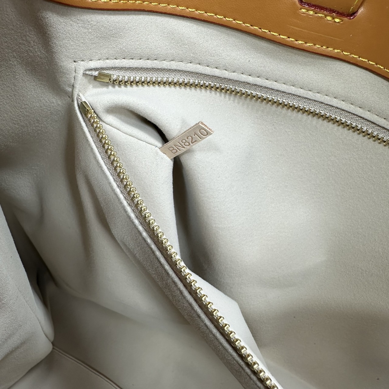 LV Shopper Tote Bag / LV The Luxe Shopping Bag is Back ระเป๋าถือทรงโท้ทใบใหญ่ ช็อปปิ้งสุดหรู คลาสสิค เรียบหรู เป็นเอกลักษณ์