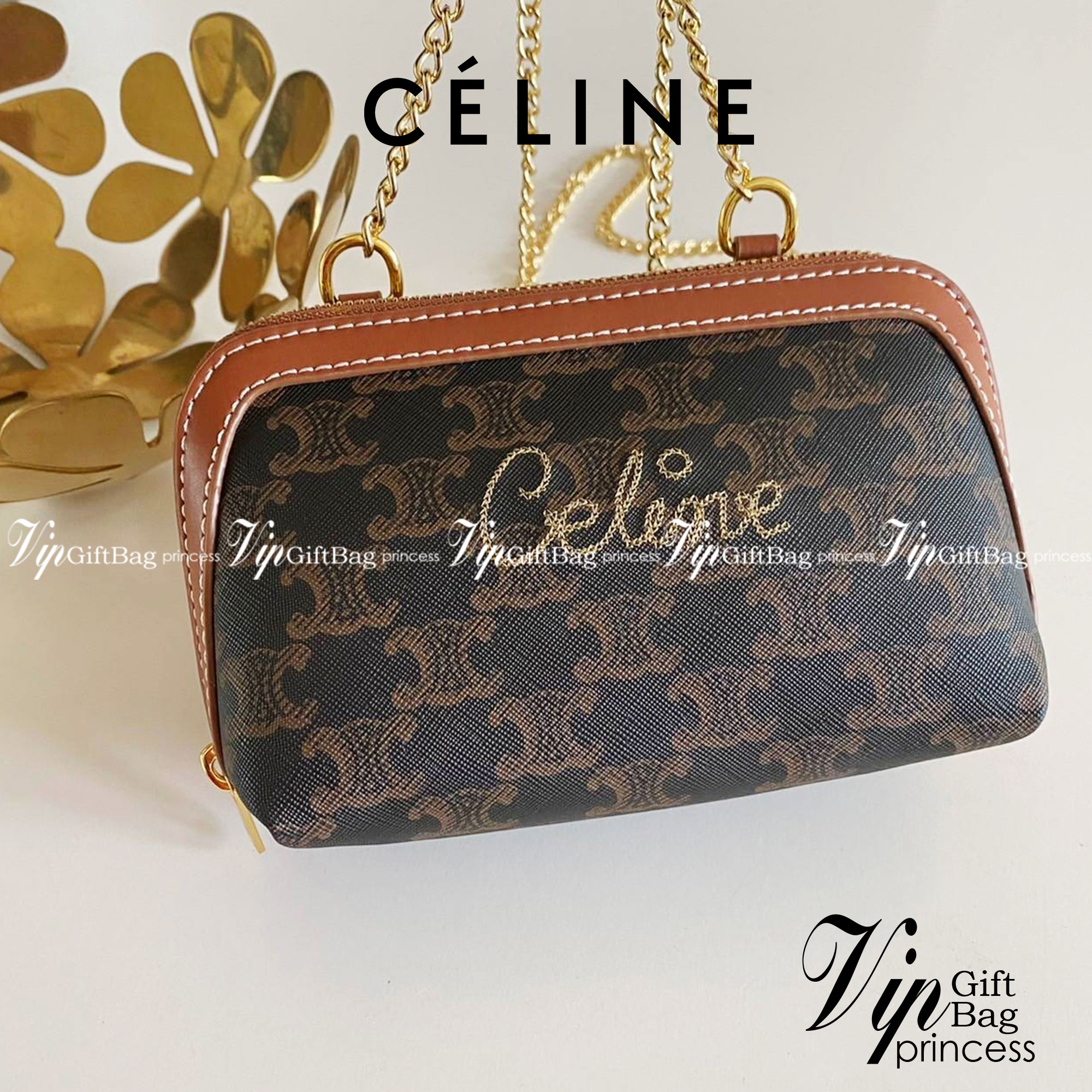 หนังแท้ CELINE TRIOMPHE Triumphal Arch Canvas Shoulder Messenger Chain Bag / CELINE CLUTCH WITH CHAIN กระเป๋าคลัทช์ดีไซน์เรียบหรูออกแบบมาได้อย่างลงตัว พร้อมสายสะพายโซ่ทองสุดหรู ด้วยรูปทรงที่สวยงามและทันสมัย สามารถใส่กระเป๋าสตางค์ใบสั้นหรือเครื่องสำอางค์ได