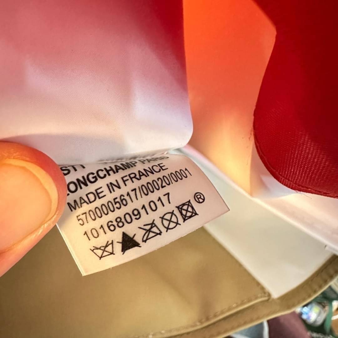 LONGCHAMP LE PLIAGE RE-PLAY TOP HANDLE BAG สินค้ารุ่นลิมิเต็ด collection สุดปัง ซื้อใบเดียวเหมือนได้2 ใบ กระเป๋าสะพายแนวตั้งที่กว้างขวาง มีเอกลักษณ์เฉพาะตัวแต่มีดีไซน์ที่น่าดึงดูด