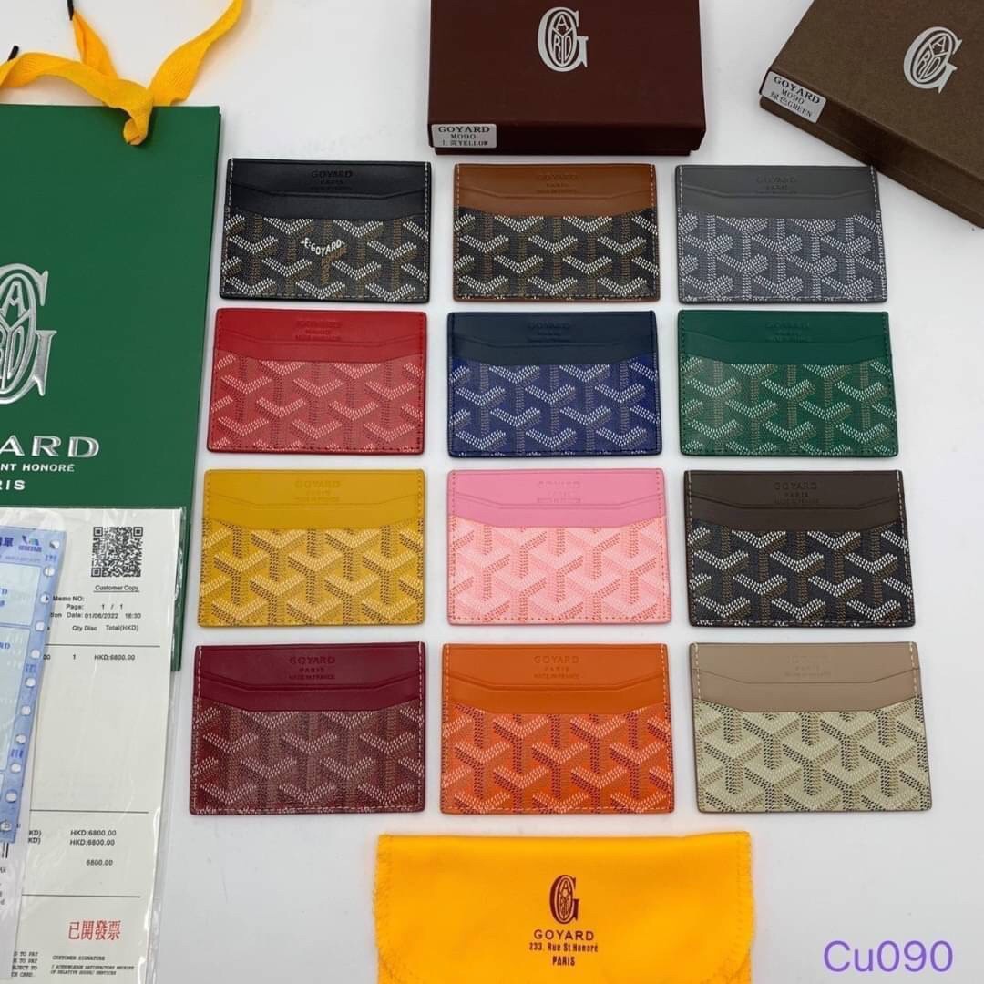 GOYARD Card Holder กระเป๋าใส่การ์ดรุ่นแบน ใช้ง่าย ใส่บัตรได้เยอะ (ใส่ซ้อนกันเลยจ้า) ด้านบนใส่แบงค์พับครึ่งได้นะคะ ดีมาก ผู้ชายก็ชอบ ผู้หญิงก็ชอบ