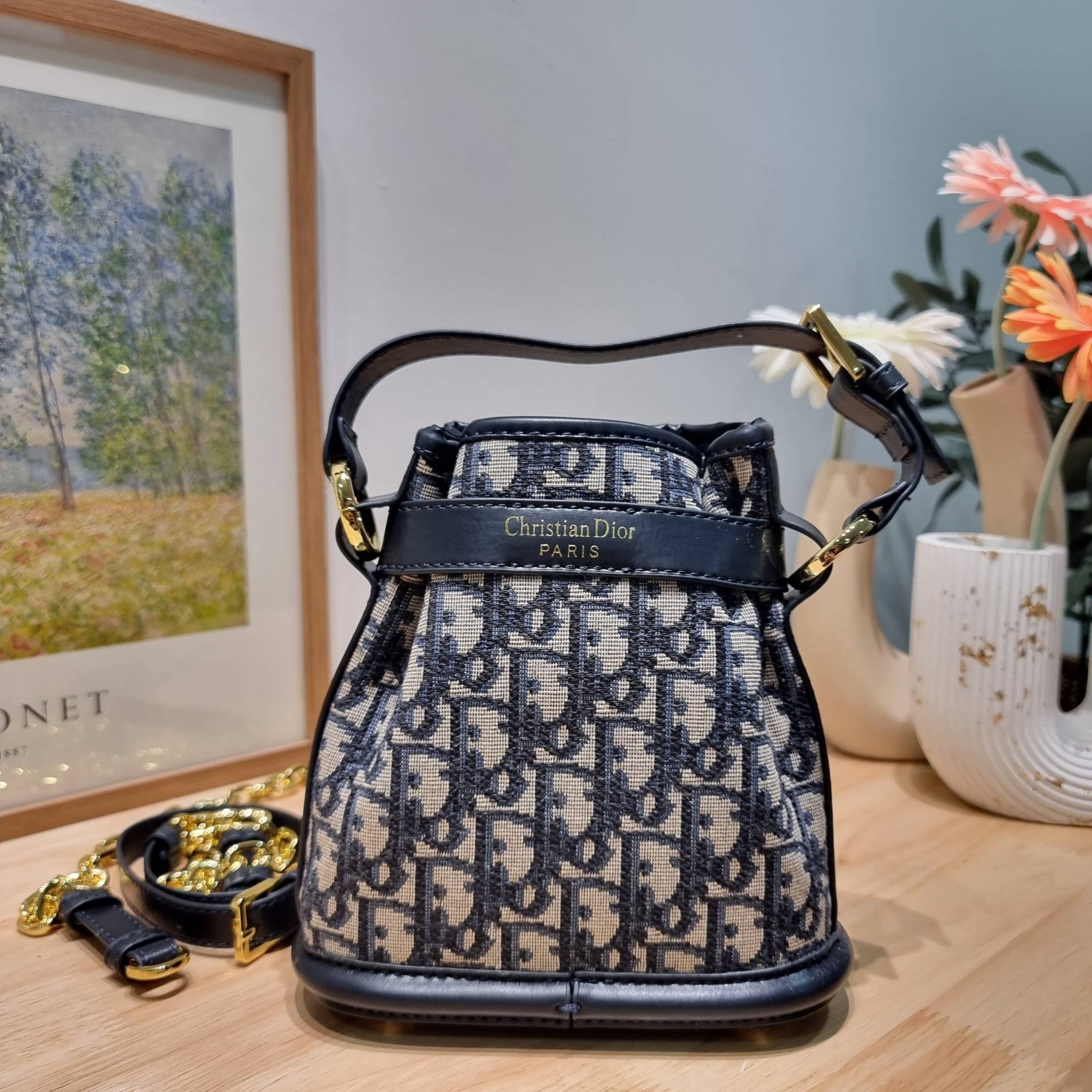 CD SMALL C'EST BAG 17cm / Dior bucket bag พร้อมส่ง กระเป๋าสะพายสุดคลาสสิค ดีไซน์หรู ไซส์เล็กกะทัดรัด ใช้งานง่าย สะพายได้ทุกโอกาส