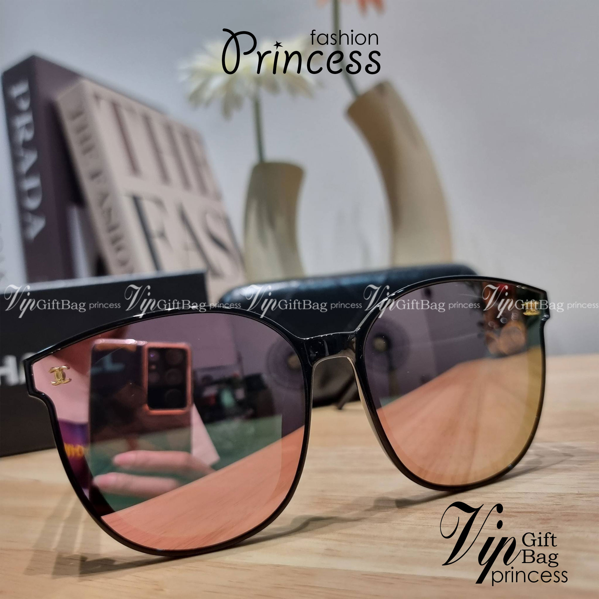 Chanel eye-glasses UV protection gift Box set สุดคุ้ม มาพร้อมอุปกรณ์ครบเซ็ท ดีไซน์ชิคมากแม่!! รับรองไม่ซ้ำใคร ใส่เสริมโหงวเฮ้ง ดูผู้ดี มีพกติดตัวไว้ไม่ตกเทรนด์ ใช้ได้ทุกโอกาส ทุกสถานการณ์ ใส่ที่บ้านถนอมสายตา