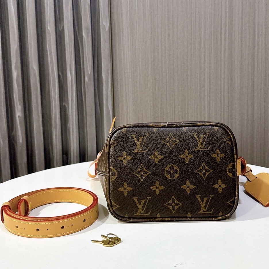 LV All In BB bag Monogram Canvas กระเป๋าทรงบัคเก็ต สุดไอคอนิกยกระดับความหรูหรา ปรับทรงใช้งานได้ 2 แบบ คุ้มแบบไม่มีเบื่อ มาพร้อมใบลูกเข้าเซ็ทแยกใช้งานได้