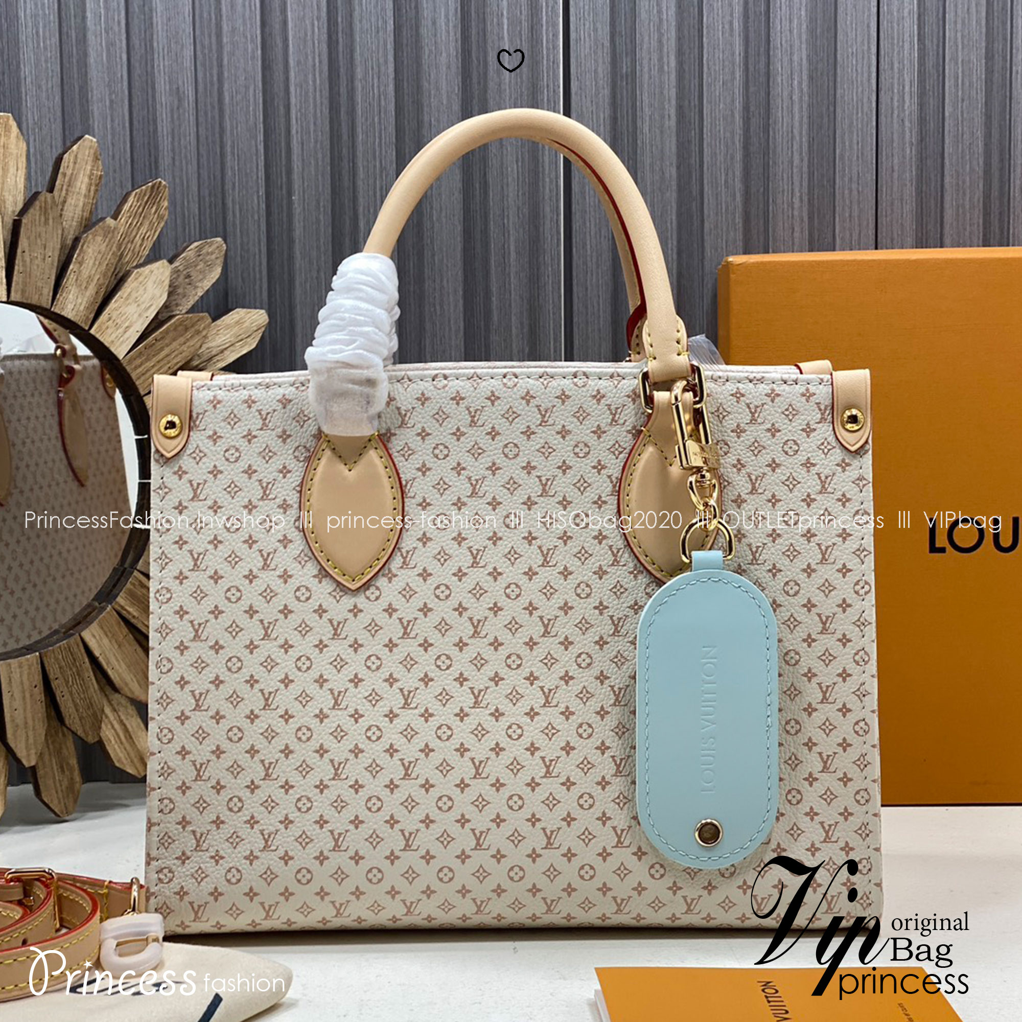 TOP ORI หนังแท้ | LV OnTheGo PM bag Azure Blue/Sand Beige กระเป๋าสะพายทรงโท้ท ในคอลเลกชัน LV Romance หนังแท้หรูหราประดับชาร์มแท็กกระเป๋าเดินทางมีชีวิตชีวา