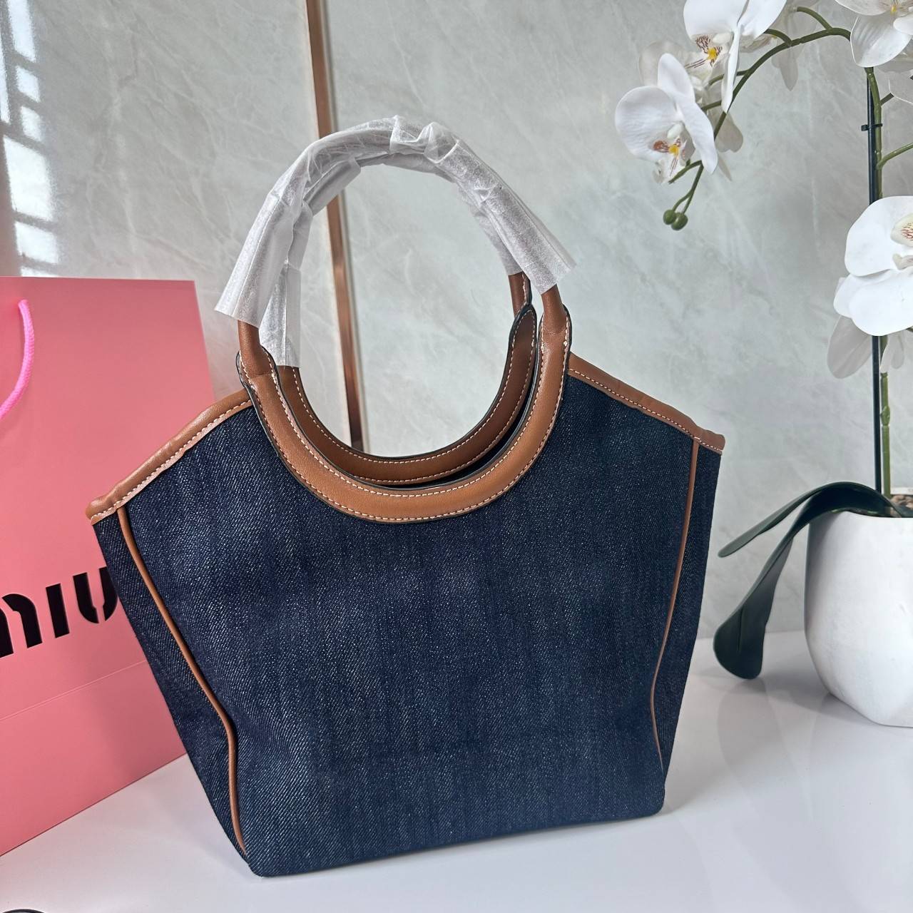 MIU MIU IVY CANVAS BAG / MIU MIU TOTE IVY MINI กระเป๋าถือหรือสะพายข้างทรงโท้ท รูปทรงทันสมัยน่ารัก สวยหรูมากๆคะ