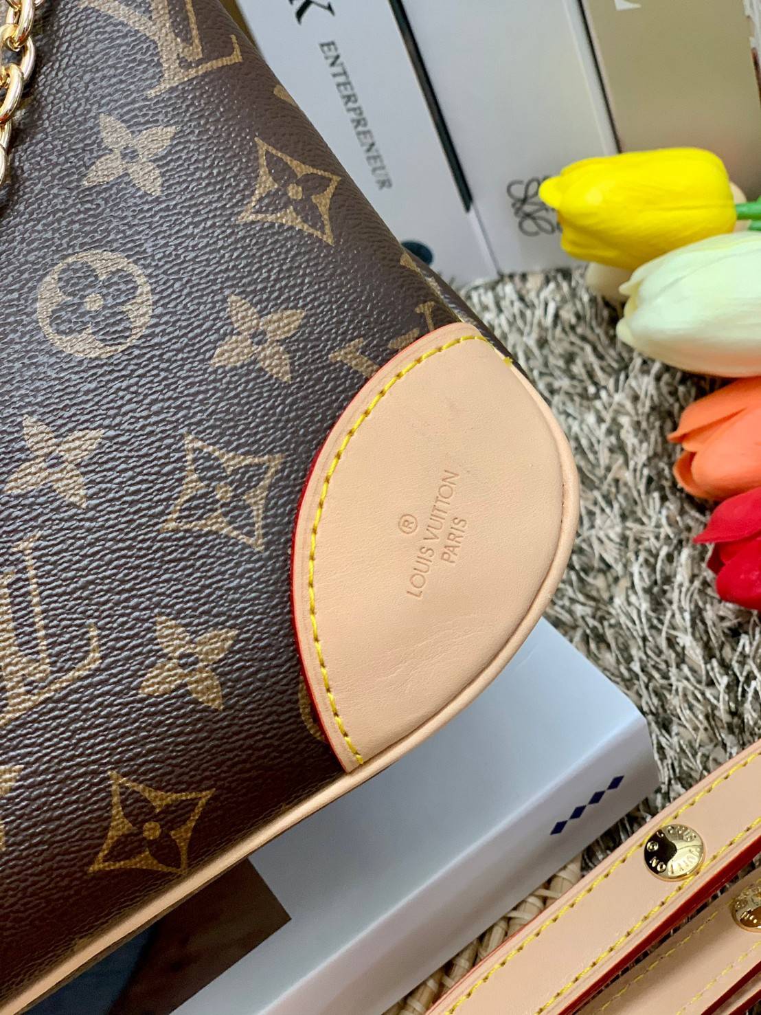 รุ่นฮิตปี2021 สะพายได้ทั่วโลกค่ะ!! LOUIS VUITTON BOULOGNE M45832 พร้อมส่ง! LV PREMIUM GIFT ตปท.!! กระเป๋าหิ้ว//สะพายข้างได้ หนังแกะ ทรงสวยมากๆค่ะ เปิดปิดกระเป๋าแบบซิปคู่ อะไหล่ทองแววหรูหรามากๆ