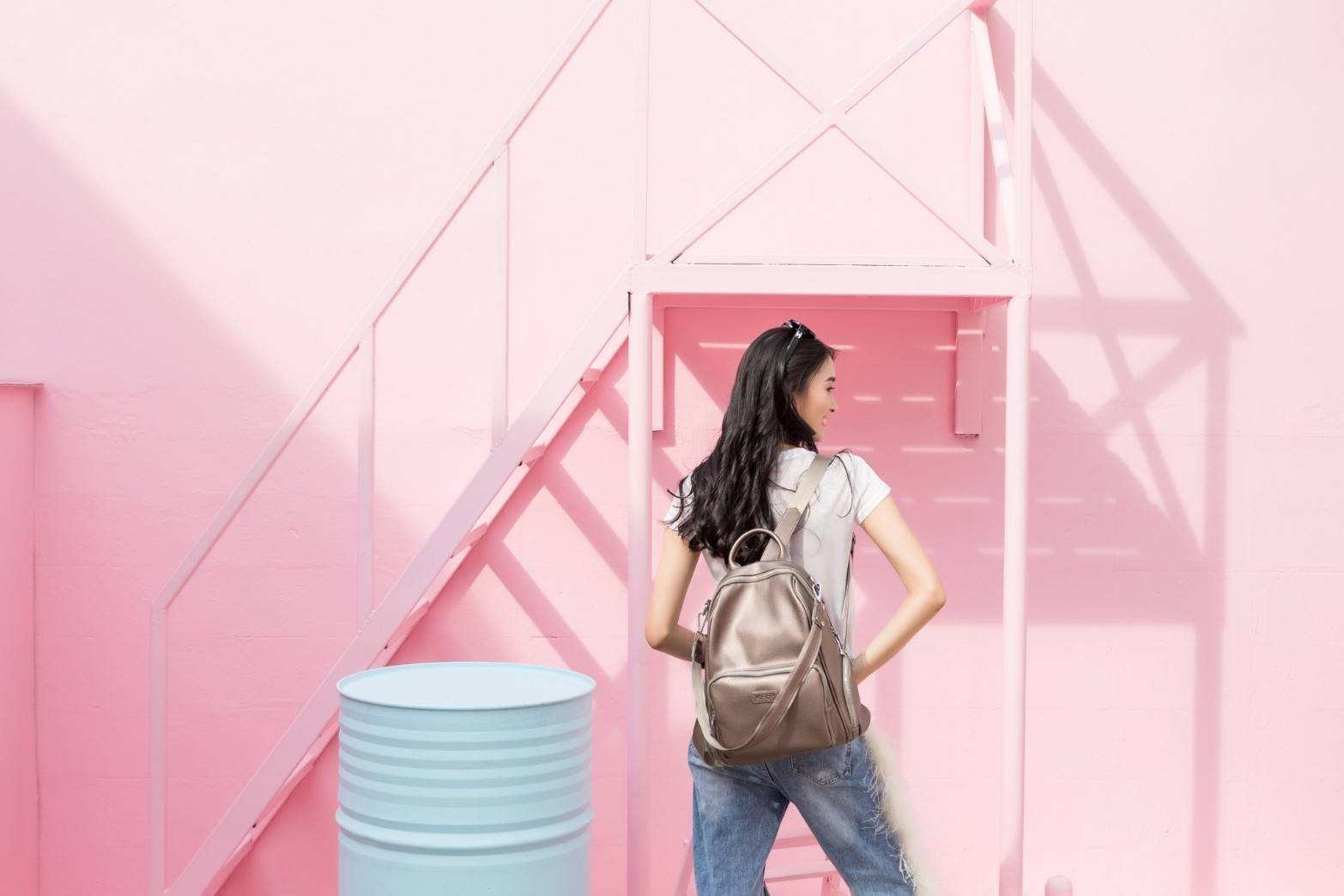 กระเป๋า ทรงน่ารัก มากๆๆๆ จากแบรนด์ KEEP รุ่น Misty backpack มาใหม่ หนัง Microfiber ผิวสัมผัสคล้ายหนังวัวแท้ เนื้อหนา นิ่มมือ พิเศษ!! เป้ใบนี้ มีสายสั้นหนังสำหรับสะพายไหล่ให้ด้วยคะ ใครชอบเป้สไตล์นี้ ห้ามพลาดเลยน๊า สวยจริง คอนเฟิร์มเลย