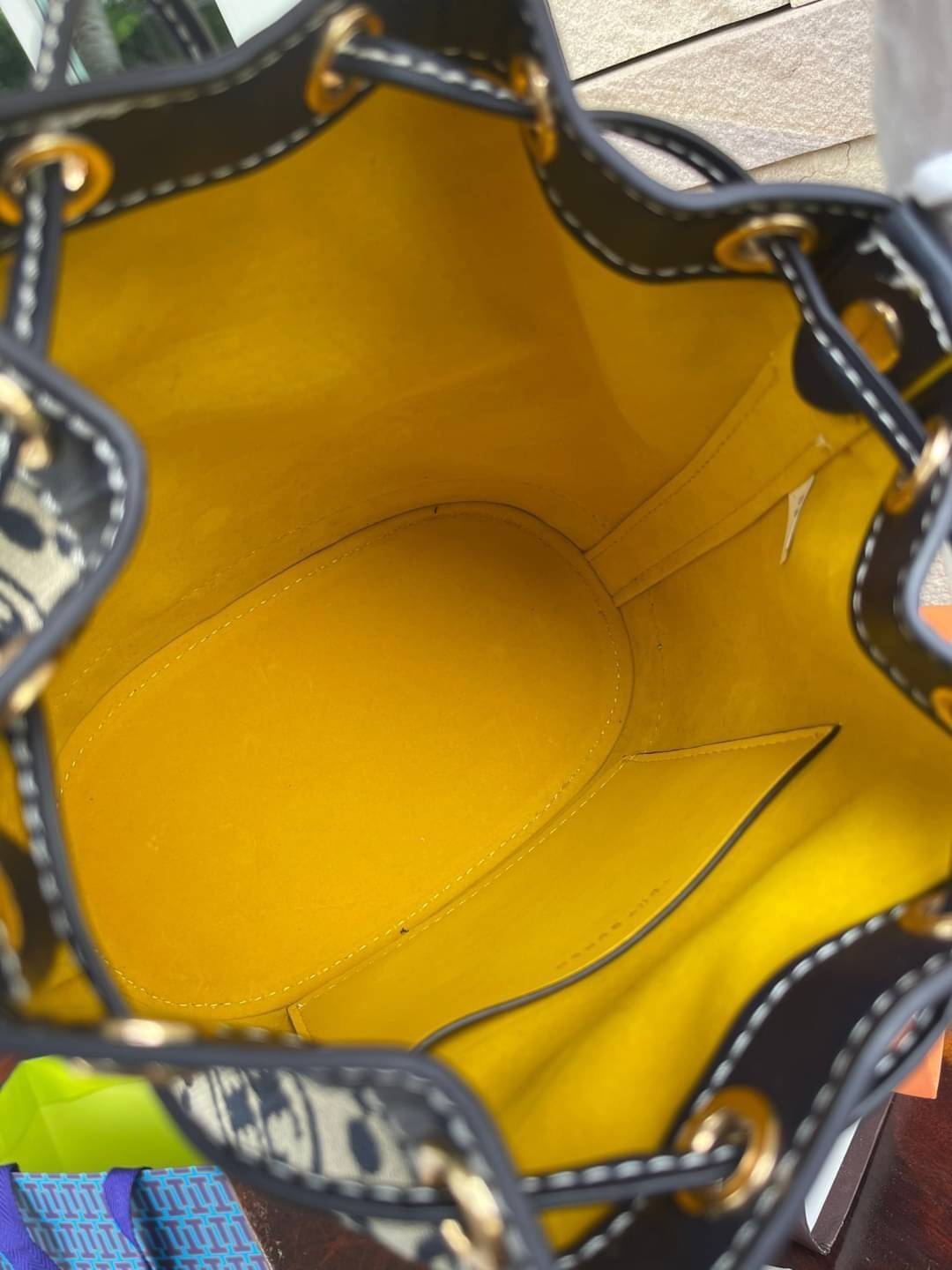 Medium Tory Burch T Monogram jacquard bucket bag เปิดตัวกระเป๋า T MONOGRAM รุ่นใหม่ล่าสุดจาก TORY BURCH ครั้งแรกกับโมโนแกรม ที่ได้รับแรงบันดาลใจมาจากโลโก้สุดคลาสสิก