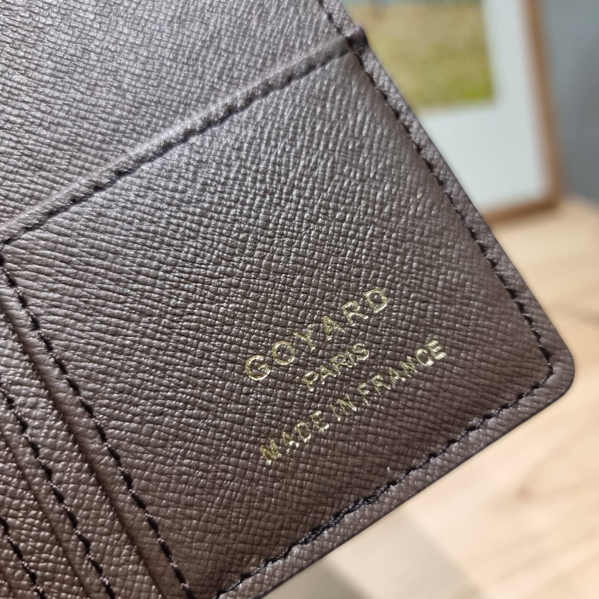 Goyard Bi Fold Long Wallet / GOYARD FLAP WALLET / Goyard Long Wallet กระเป๋าสตางค์ใบยาว รุ่น unisex ที่ใช้ได้ทั้งหนุ่มๆและสาวๆ ไอเท็มนี้ตอบโจทย์สำหรับคนที่ชอบเก็บบัตรเยอะๆ