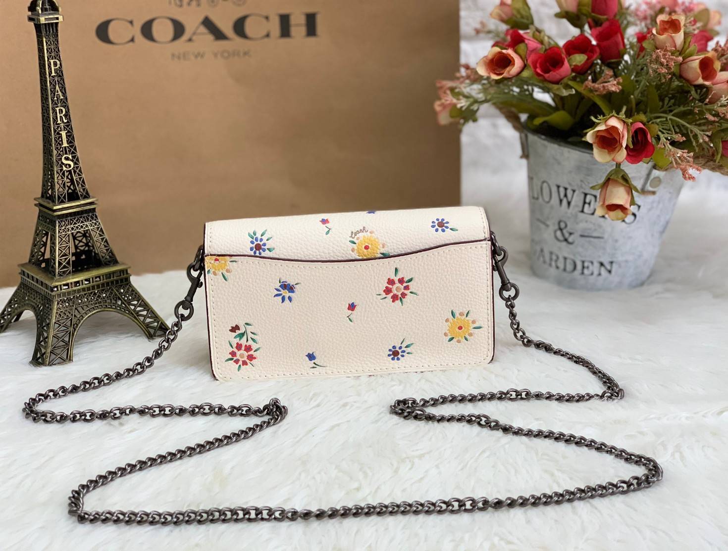 COACH TABBY CROSSBODY WITH WILDFLOWER PRINT ((810)) พร้อมส่งที่ไทยค่ะ! กระเป๋าสะพายครอสบอดี้ร์หรือสามารถถือแบบคลัทออกงานสวยๆได้เลยนะคะ วัสดุหนังแท้ หนังนิ่มค่ะ