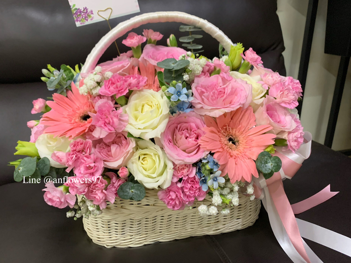 กระเช้าดอกไม้สด กระเช้าดอกไม้ Flower basket ตระกร้าดอกไม้